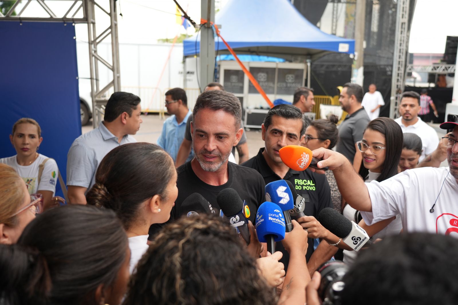 Trabalho do jornalista é fundamental para informar, esclarecer e aproximar o poder público das pessoas,  destacou o prefeito Léo Moraes