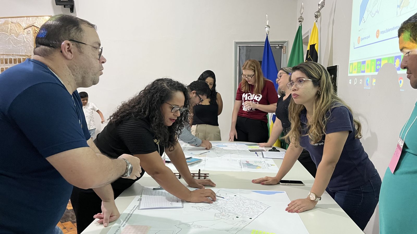 Participantes analisaram mapas da cidade e identificaram áreas vulneráveis a alagamentos e outros impactos climáticos 